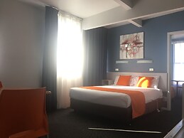 Waterfront Lodge Motel