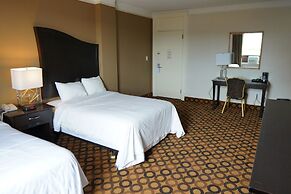 Prince Arthur Waterfront Hotel & Suites