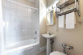 Prince Arthur Waterfront Hotel & Suites