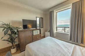 Prince Arthur Waterfront Hotel & Suites