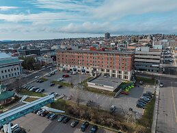 Prince Arthur Waterfront Hotel & Suites