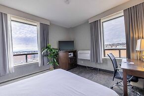 Prince Arthur Waterfront Hotel & Suites