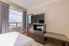 Prince Arthur Waterfront Hotel & Suites