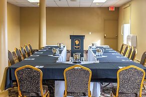 Prince Arthur Waterfront Hotel & Suites