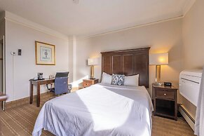 Prince Arthur Waterfront Hotel & Suites