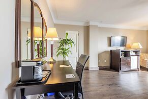 Prince Arthur Waterfront Hotel & Suites