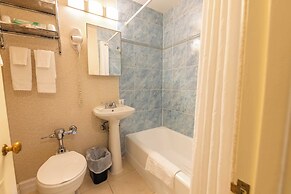 Prince Arthur Waterfront Hotel & Suites