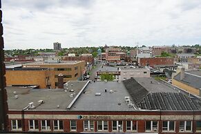 Prince Arthur Waterfront Hotel & Suites