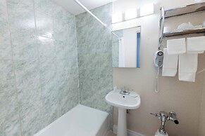 Prince Arthur Waterfront Hotel & Suites