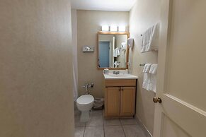 Prince Arthur Waterfront Hotel & Suites