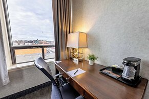 Prince Arthur Waterfront Hotel & Suites