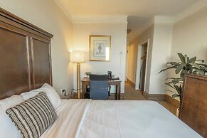 Prince Arthur Waterfront Hotel & Suites