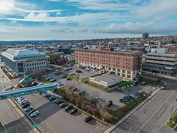 Prince Arthur Waterfront Hotel & Suites