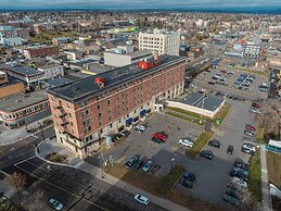 Prince Arthur Waterfront Hotel & Suites