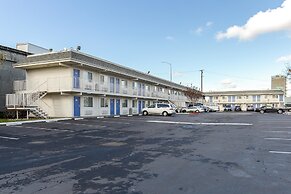 Motel 6 Hayward, CA - East Bay