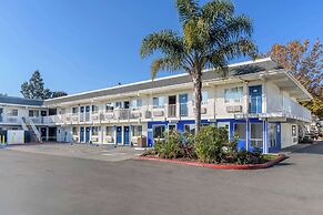 Motel 6 Hayward, CA – Silicon Valley Gateway