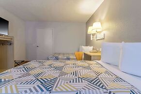 Motel 6 Hayward, CA – Silicon Valley Gateway