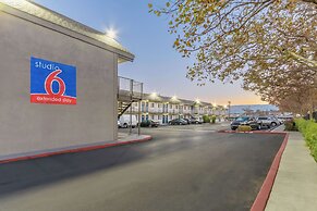 Motel 6 Hayward, CA – Silicon Valley Gateway