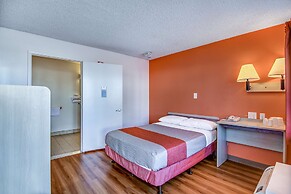 Motel 6 Stockton, CA - Charter Way West