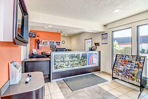 Motel 6 Stockton, CA - Charter Way West