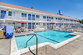 Motel 6 Stockton, CA - Charter Way West