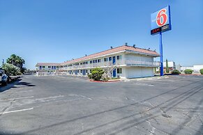 Motel 6 Stockton, CA - Charter Way West