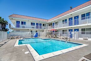 Motel 6 Stockton, CA - Charter Way West