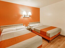 Motel 6 Huntsville, TX