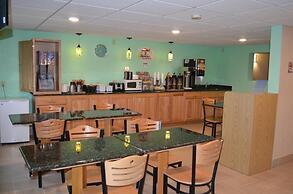 Super 8 by Wyndham Devils Lake