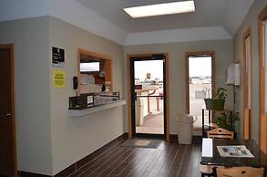 Super 8 by Wyndham Devils Lake