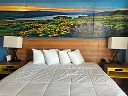 Days Inn & Suites by Wyndham Needles
