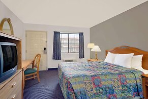 Days Inn & Suites by Wyndham Needles