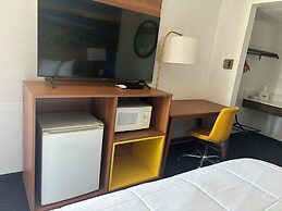 Days Inn & Suites by Wyndham Needles