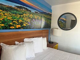 Days Inn & Suites by Wyndham Needles