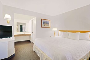 Days Inn & Suites by Wyndham Needles