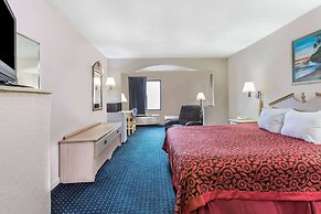 Days Inn by Wyndham Panama City/Callaway