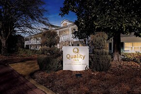 Quality Inn Fayetteville near Historic Downtown Square