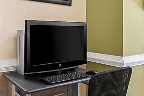 Quality Inn Fayetteville near Historic Downtown Square