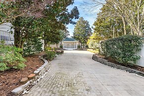 Quality Inn Fayetteville near Historic Downtown Square