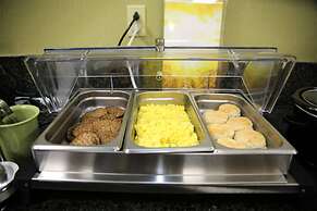 Quality Inn Fayetteville near Historic Downtown Square