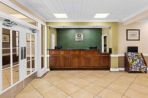 Quality Inn Fayetteville near Historic Downtown Square