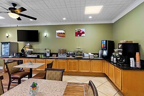 Quality Inn Fayetteville near Historic Downtown Square