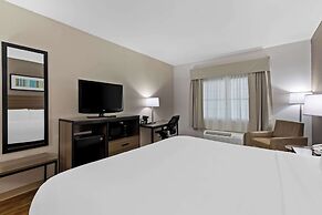 Quality Inn Fayetteville near Historic Downtown Square