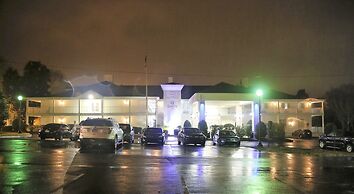 Quality Inn Fayetteville near Historic Downtown Square