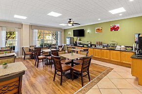 Quality Inn Fayetteville near Historic Downtown Square