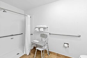 Quality Inn Fayetteville near Historic Downtown Square