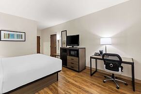 Quality Inn Fayetteville near Historic Downtown Square