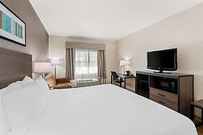 Quality Inn Fayetteville near Historic Downtown Square