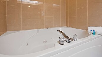 Best Western Plaza Hotel Saugatuck