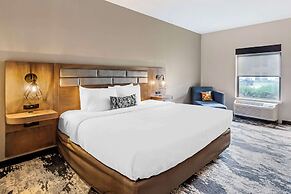 Best Western Plus Bourbonnais Hotel & Suites